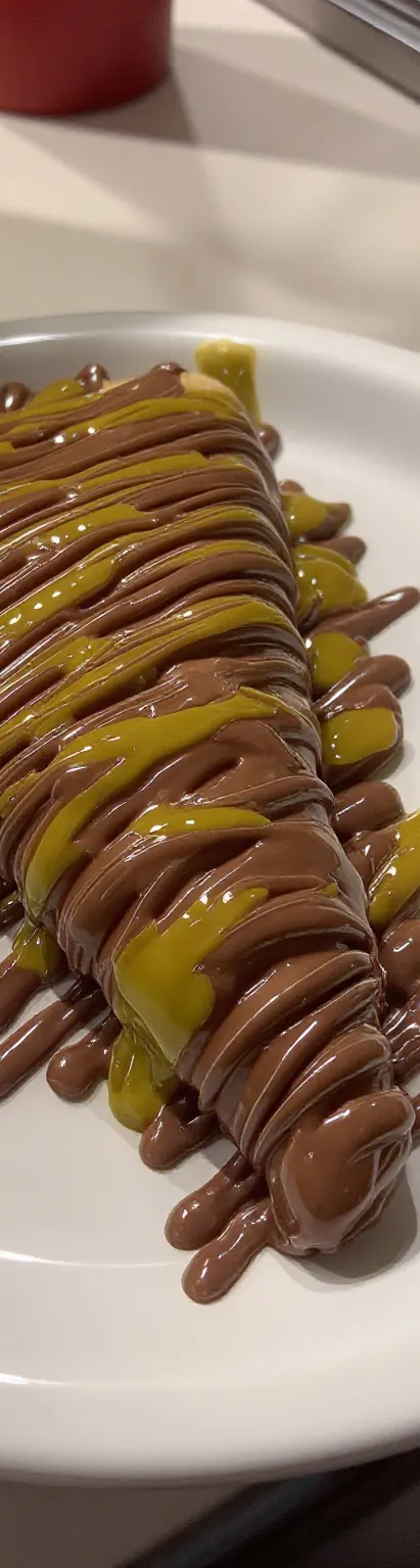 Crêpe sucrée au chocolat et à la pistache